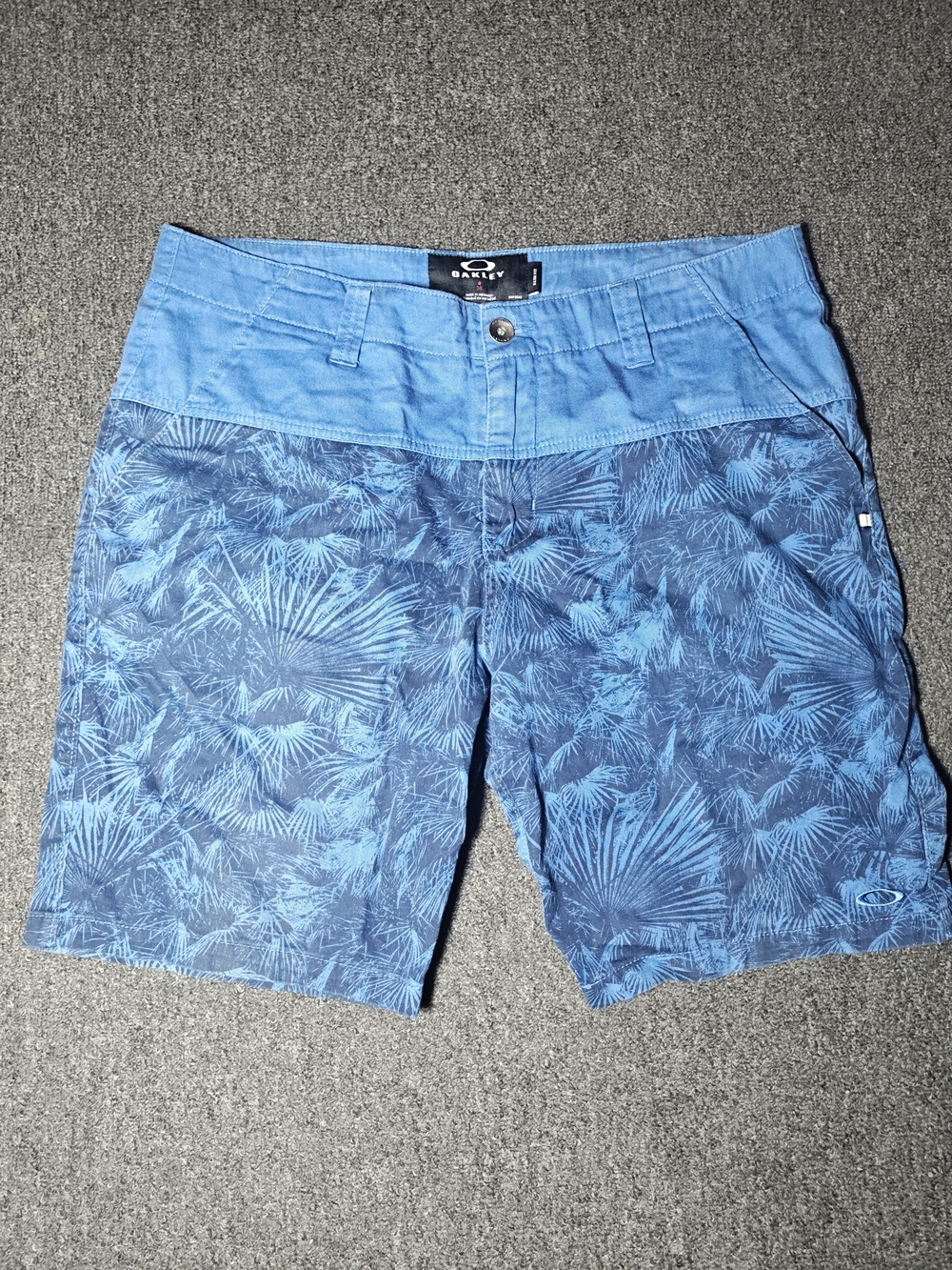Oakley  Shorts Mens Size 36 Slim Fit Blue Floral Print Outdoor Shorts